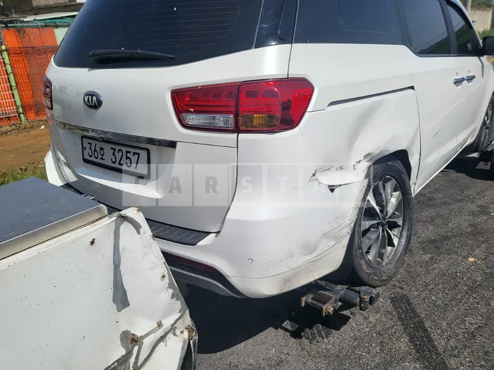 Photo 2 of 10: 2015 Kia Carnival — Korean insurance auction