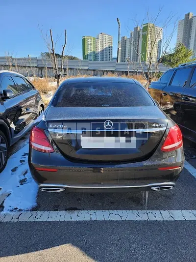 Photo 1 of 6: 2017 Mercedes-Benz E220d 4Matic, VIN WDDZF0FB8HA286254 — Korean insurance auction