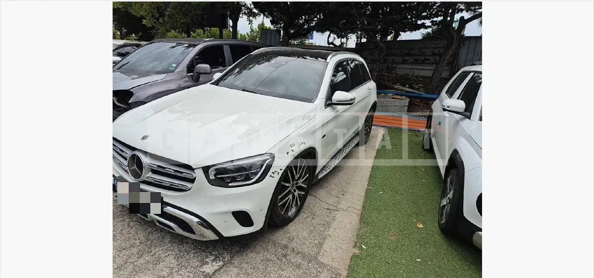 Photo 2 of 13: 2021 Mercedes-Benz GLC300 e 4Matic — Korean insurance auction