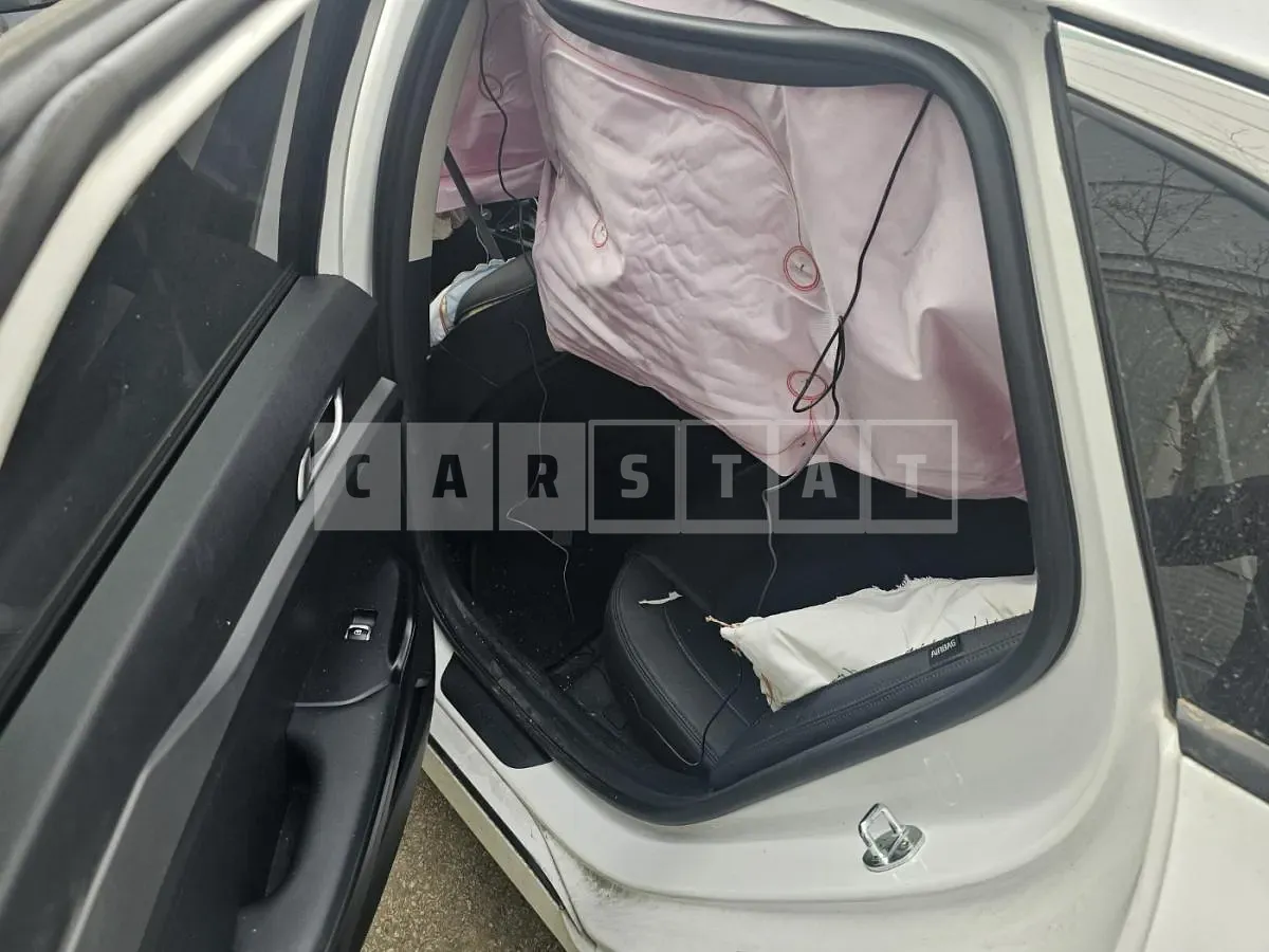 Photo 2 of 5: 2020 Kia K5 2.0(LPG), VIN KNAG741BBLA016022 — Korean insurance auction