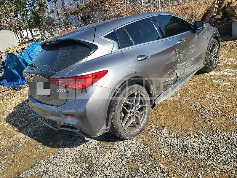Photo 2 of 10: 2017 Infiniti Q30 — Korean insurance auction