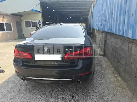 Photo 2 of 15: 2020 BMW 530i Luxury — Korean insurance auction