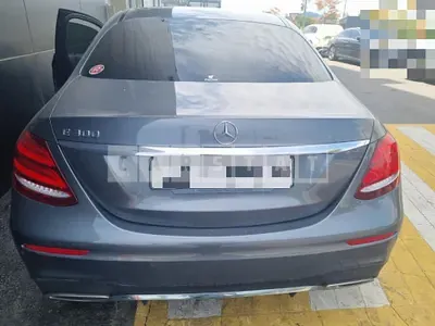 Photo 1 of 43: 2019 Mercedes-Benz E300 — Korean insurance auction