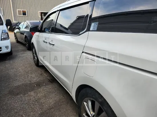 Photo 2 of 12: 2019 Kia Carnival, VIN KNAME81ABKS544011 — Korean insurance auction