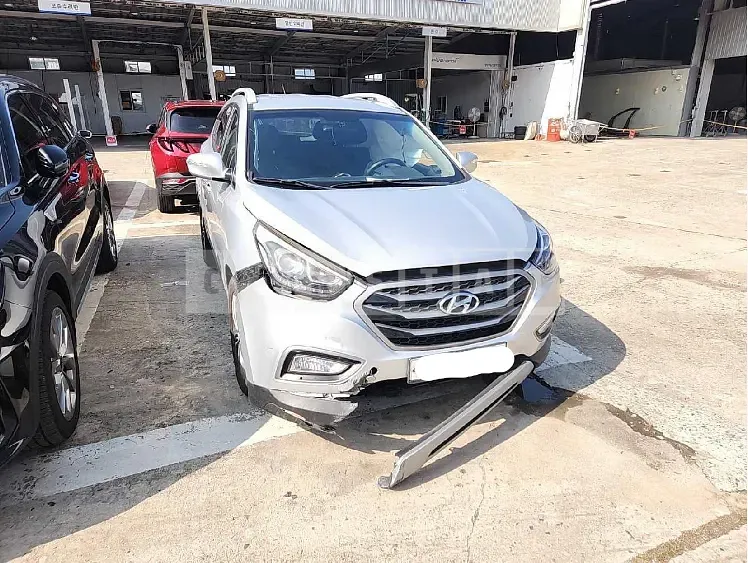 Photo 2 of 13: 2015 Hyundai Tucson, VIN KMHJT81VBFU000132 — Korean insurance auction