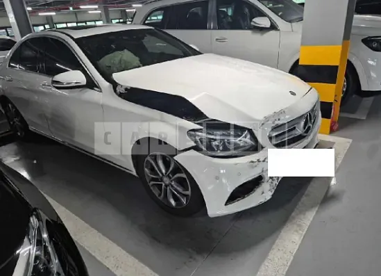 Photo 2 of 11: 2017 Mercedes-Benz C 200 — Korean insurance auction