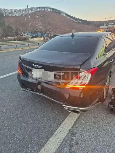 Photo 2 of 11: 2018 Genesis EQ900 — Korean insurance auction