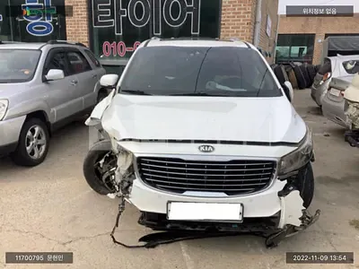Photo 1 of 14: 2017 Kia Carnival, VIN KNAMD81ABJS354259 — Korean insurance auction