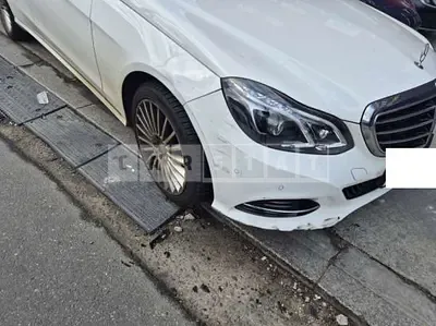 Photo 1 of 21: 2016 Mercedes-Benz E 300, VIN WDDHF5FB5GB267288 — Korean insurance auction