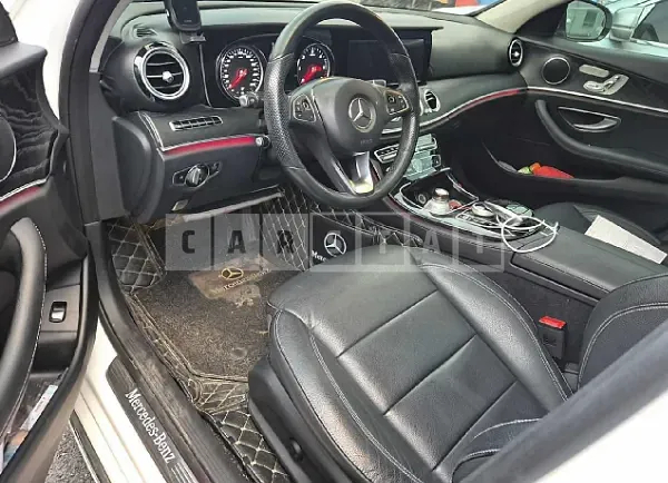 Photo 2 of 20: 2017 Mercedes-Benz E220d — Korean insurance auction