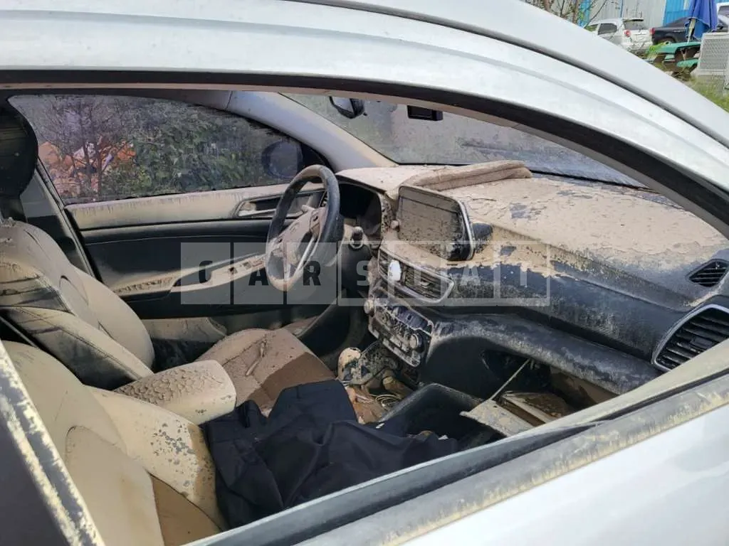 Photo 2 of 5: 2019 Hyundai Tucson, VIN KMHJ3817GKU813633 — Korean insurance auction
