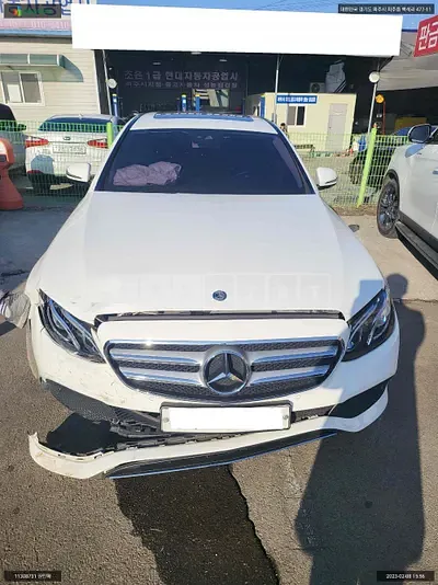 Photo 1 of 9: 2018 Mercedes-Benz E200, VIN WDDZF4CB3JA426986 — Korean insurance auction