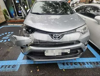 Photo 1 of 18: 2019 Toyota RAV4 — Korean insurance auction
