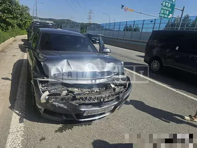 Photo 1 of 7: 2017 BMW 330e iPerformance — Korean insurance auction