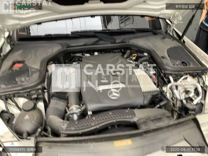 Photo 2 of 7: 2017 Mercedes-Benz E200, VIN WDDZF4CB9JA297605 — Korean insurance auction