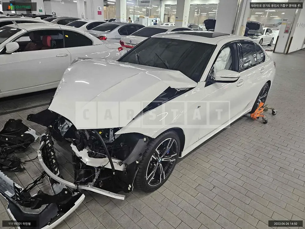 Photo 2 of 21: 2023 BMW 320i, VIN WBA61FS08PFP90515 — Korean insurance auction