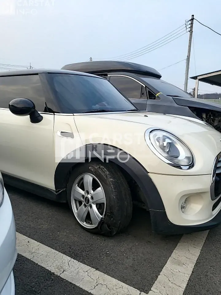 Photo 2 of 8: 2015 MINI Cooper D, VIN WMWXN3104F3A64694 — Korean insurance auction
