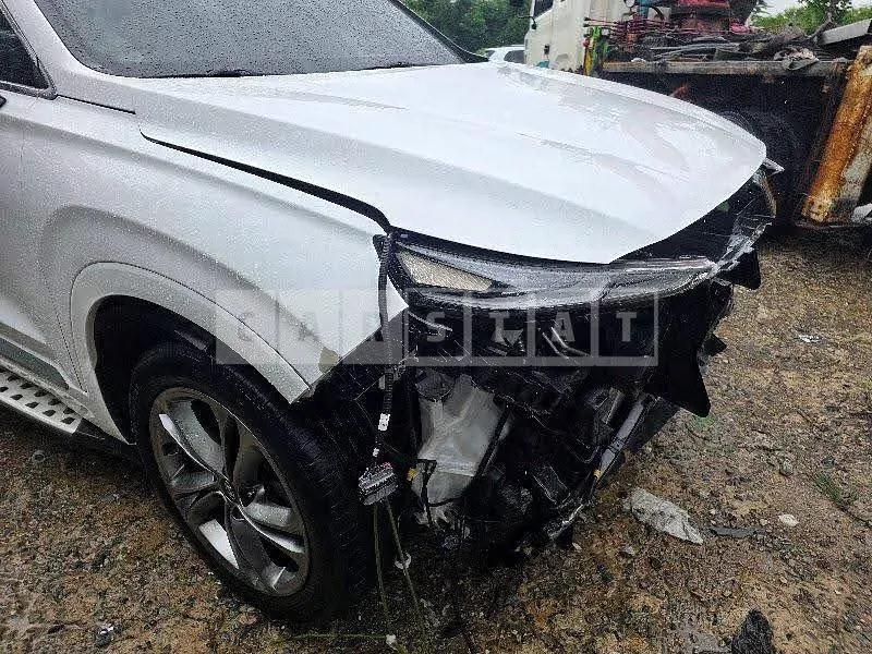 Photo 2 of 39: 2020 Hyundai Santa Fe, VIN KMHS581ABLU251458 — Korean insurance auction