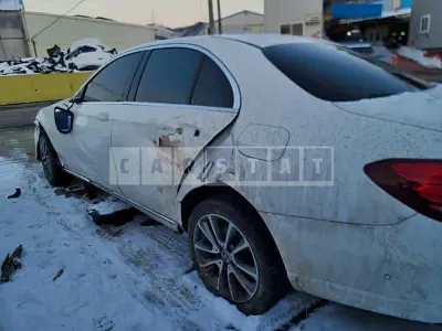 Photo 1 of 8: 2019 Mercedes-Benz E300 4Matic, VIN WDDZF4KB1KA619527 — Korean insurance auction