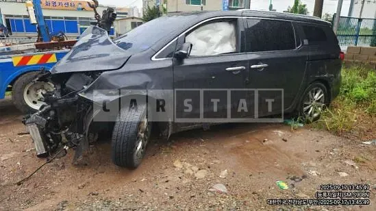 Photo 2 of 7: 2019 Kia Carnival — Korean insurance auction