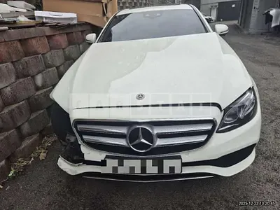 Photo 1 of 11: 2018 Mercedes-Benz E300 — Korean insurance auction
