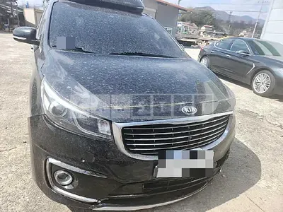 Photo 1 of 32: 2018 Kia Carnival High Limousine, VIN KNAME81ABJS435837 — Korean insurance auction