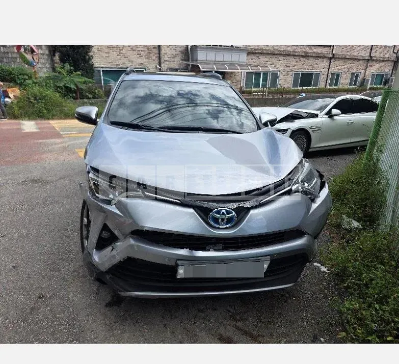 Photo 2 of 10: 2016 Toyota Love 4 Hybrid — Korean insurance auction