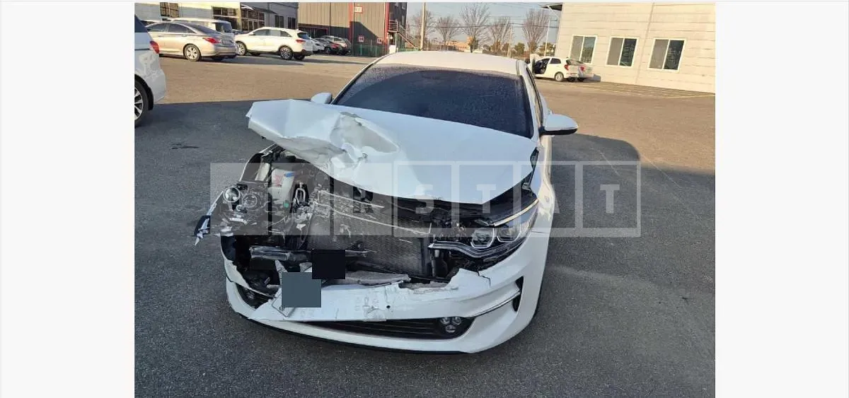 Photo 2 of 37: 2017 Kia K5 — Korean insurance auction