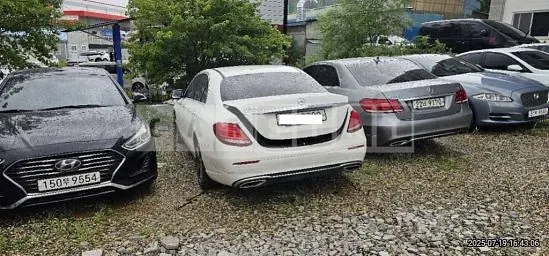Photo 2 of 7: 2019 Mercedes-Benz E 300 — Korean insurance auction
