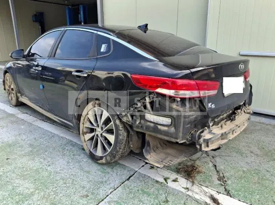 Photo 2 of 14: 2017 Kia K5, VIN KNAGW411BHA122497 — Korean insurance auction