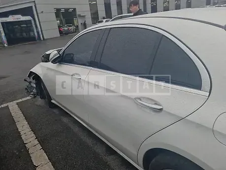 Photo 2 of 9: 2023 Mercedes-Benz E250, VIN W1KZF4FB7PB178837 — Korean insurance auction