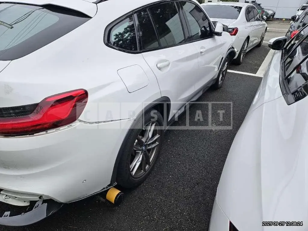 Photo 2 of 11: 2021 BMW X4 xDrive — Korean insurance auction