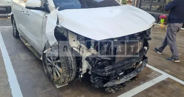 Photo 2 of 26: 2019 Kia Carnival High Limousine, VIN KNAME81ABKS503063 — Korean insurance auction