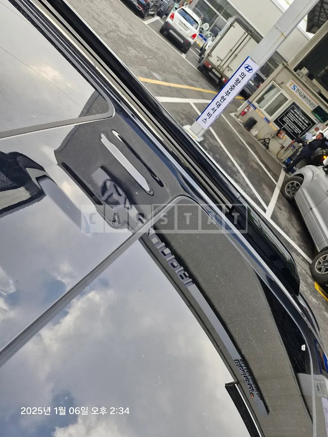 Photo 2 of 30: 2024 Hyundai Santa Fe — Korean insurance auction