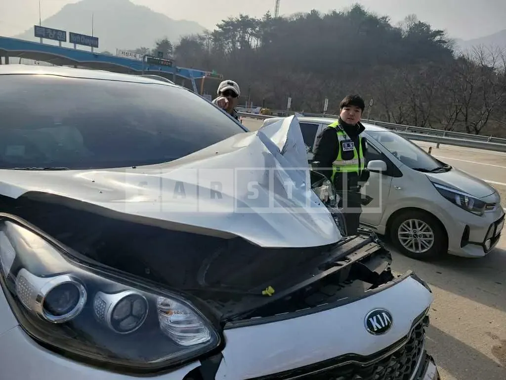 Photo 2 of 12: 2016 Kia Sportage, VIN KNAPM813BGK103810 — Korean insurance auction