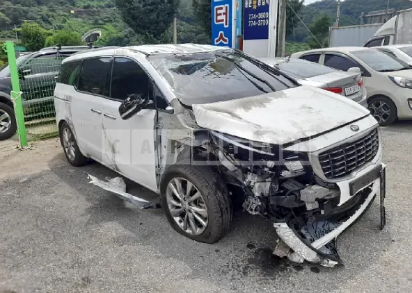 Photo 2 of 10: 2019 Kia Carnival, VIN KNAME81ABKS512550 — Korean insurance auction