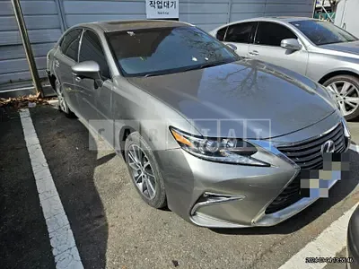 Photo 1 of 44: 2016 Lexus ES300h, VIN JTHBW1GG7H2137760 — Korean insurance auction