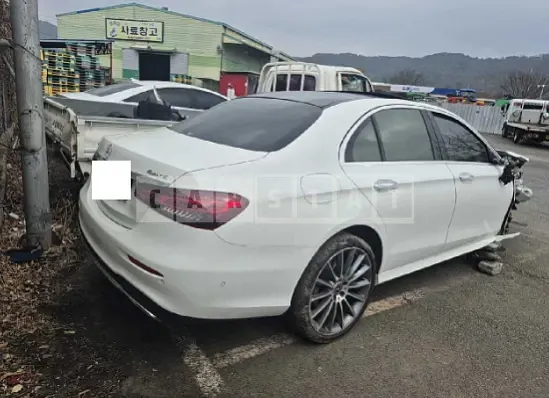 Photo 2 of 23: 2022 Mercedes-Benz E350 4Matic — Korean insurance auction