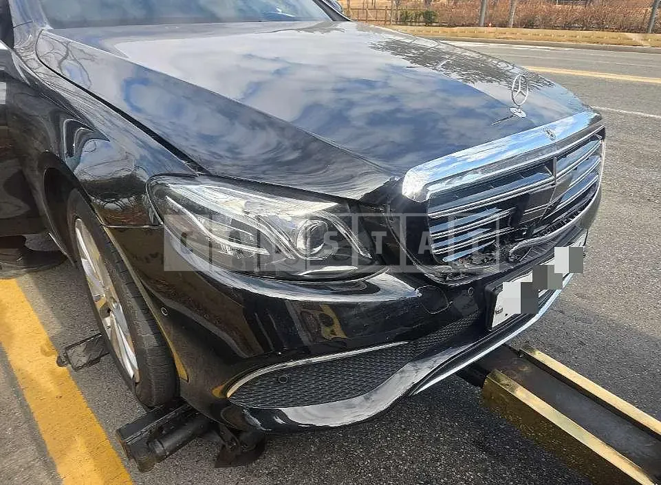 Photo 2 of 7: 2019 Mercedes-Benz E 300 4Matic — Korean insurance auction