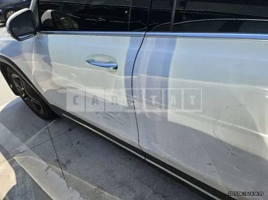 Photo 2 of 12: 2021 Mercedes-Benz GLB250 4Matic — Korean insurance auction
