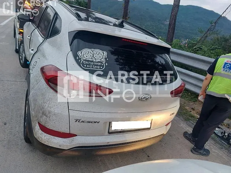 Photo 2 of 12: 2018 Hyundai Tucson, VIN KMHJ3815GJU796049 — Korean insurance auction