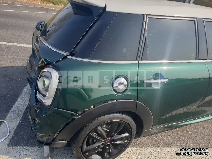 Photo 2 of 15: 2016 MINI Cooper S Five-Door, VIN WMWXU3107H2D46744 — Korean insurance auction
