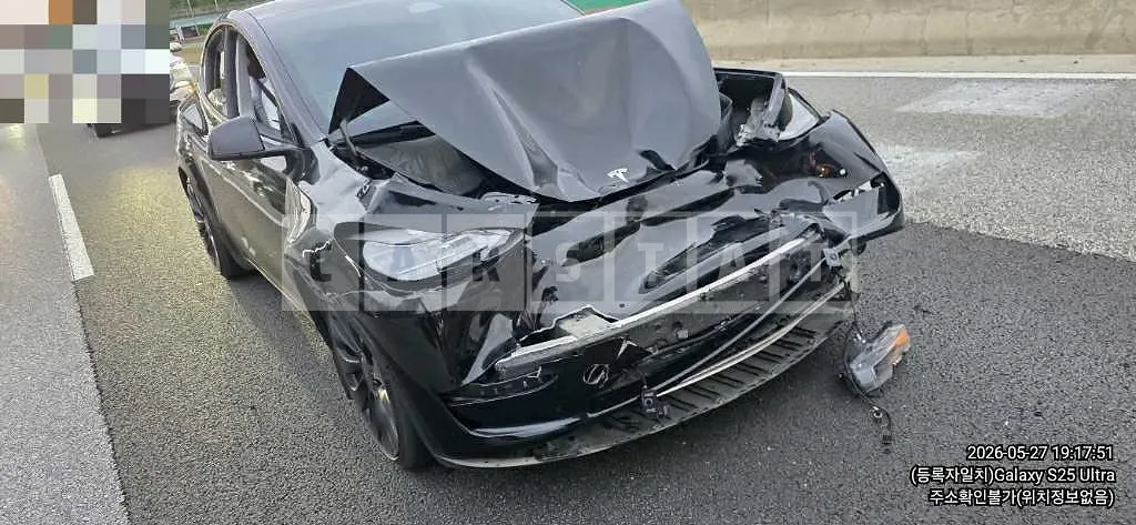 Photo 3 of 3: 2022 Tesla Y Performance — Korean insurance auction