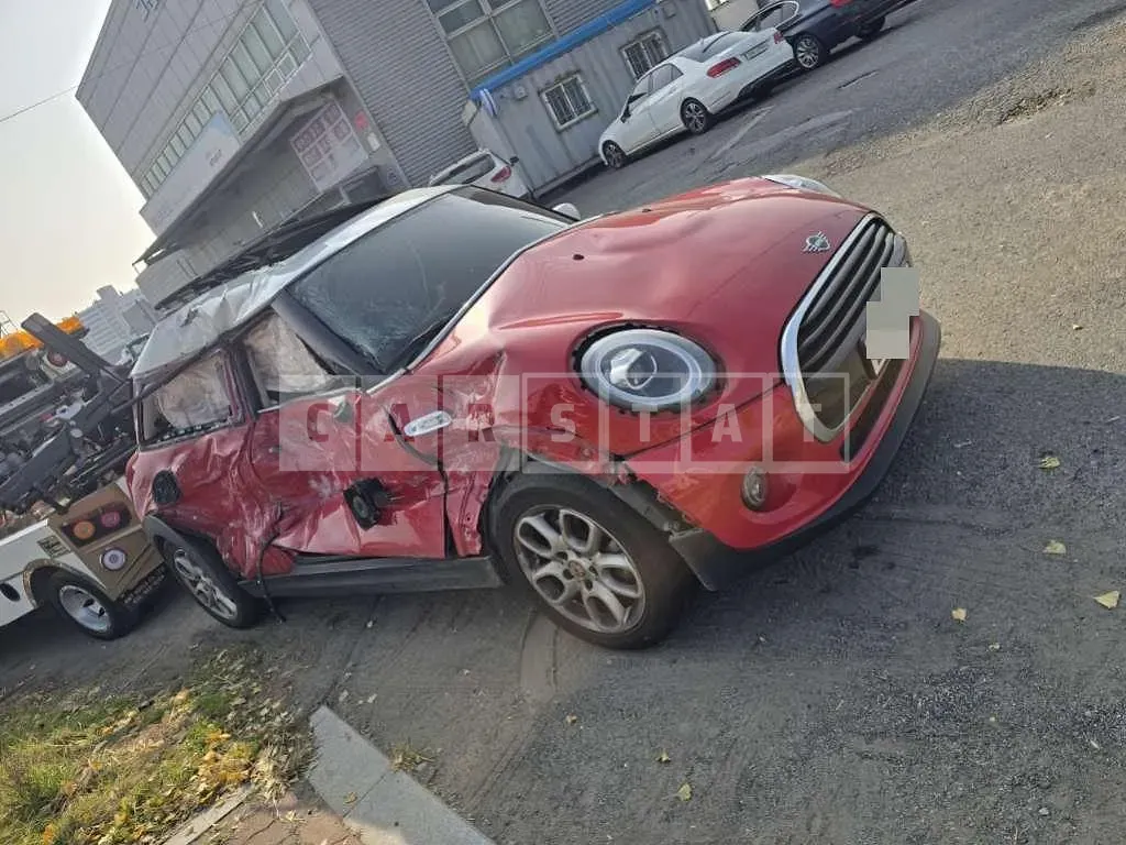 Photo 2 of 11: 2020 MINI Cooper — Korean insurance auction