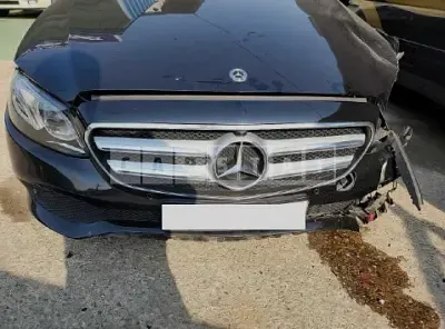 Photo 1 of 9: 2019 Mercedes-Benz E 300 4Matic, VIN WDDZF4KB7KA558409 — Korean insurance auction