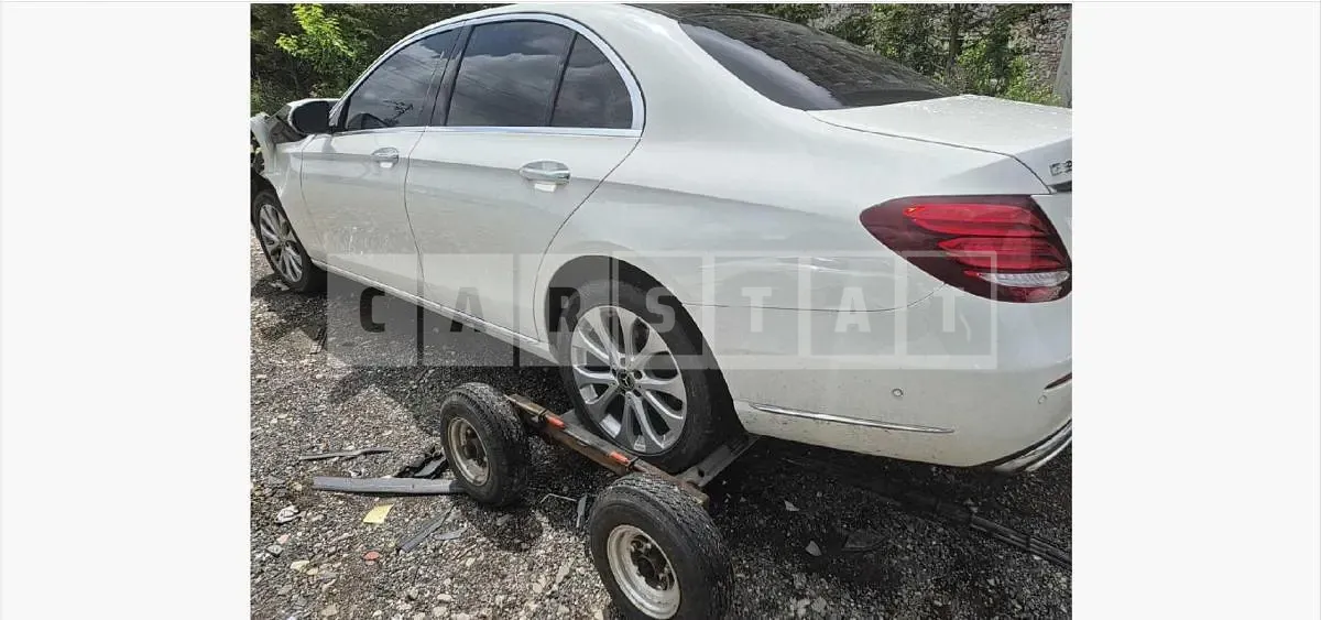 Photo 2 of 35: 2019 Mercedes-Benz E300e 4Matic — Korean insurance auction