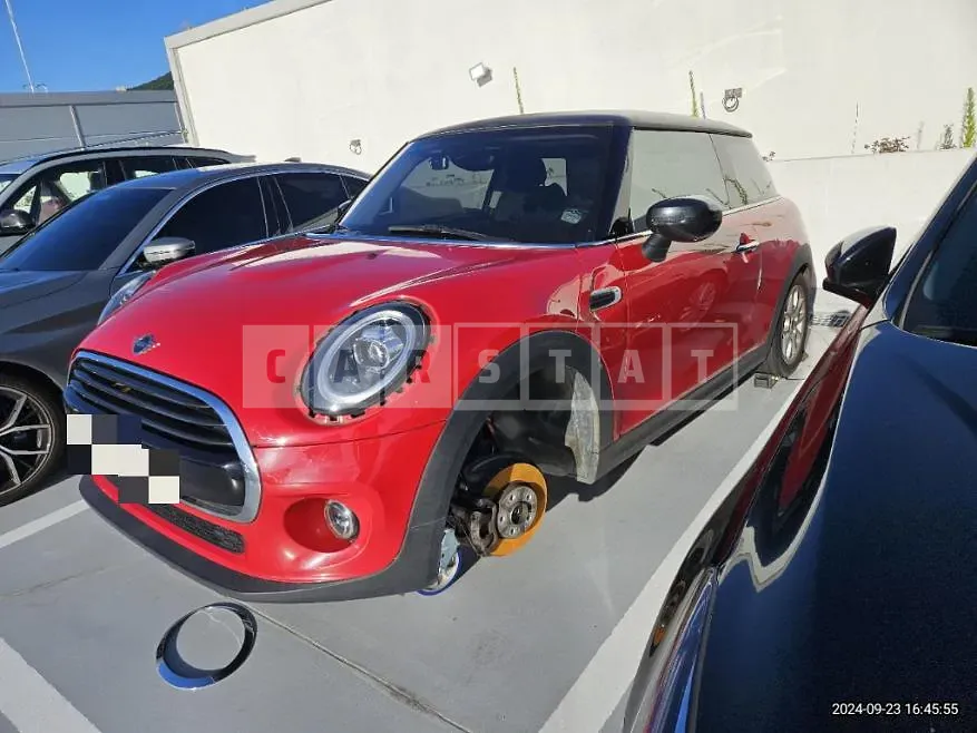 Photo 2 of 7: 2020 MINI Cooper (16 17 18) — Korean insurance auction