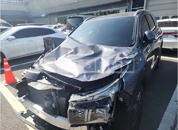 Photo 2 of 18: 2023 Hyundai Santa Fe — Korean insurance auction