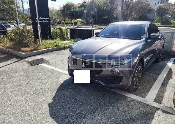 Photo 2 of 10: 2017 Maserati Levante Diesel, VIN ZN661TUG1HX231619 — Korean insurance auction