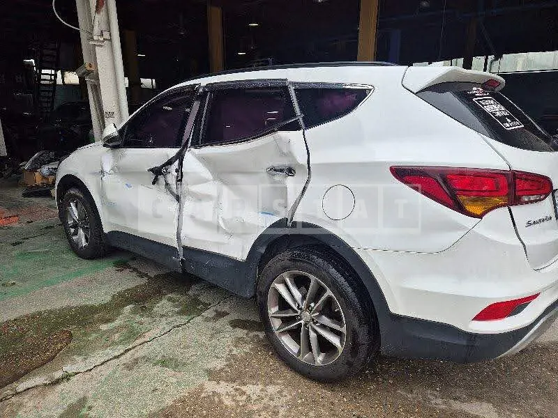 Photo 2 of 62: 2016 Hyundai Santa Fe, VIN KMHSW81XBHU727416 — Korean insurance auction